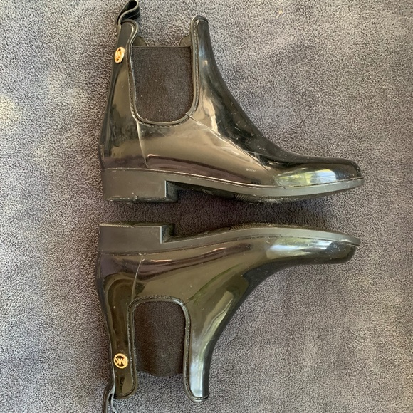 Michael Michael Kors Black Glossy Rain Ankle Boots – Size 6 - Picture 2 of 6
